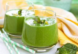 Yeşil smoothie tarifi soğuk algınlığına karşı bağışıklık güçlendirici içecek